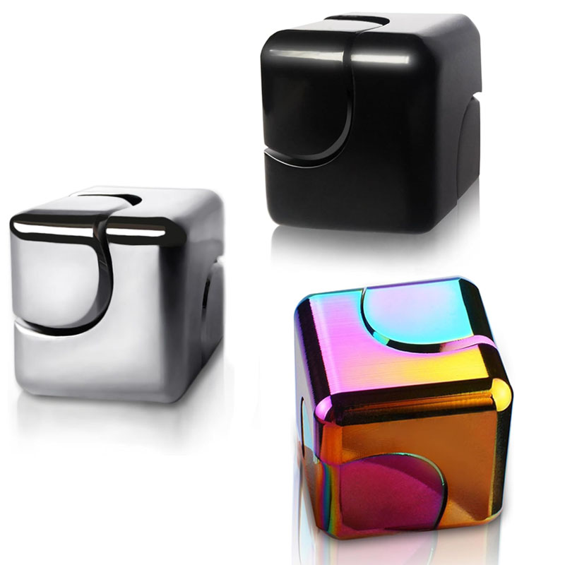 Cool Office Tech Gadgets - Cubo Rotante in Metallo a Forma