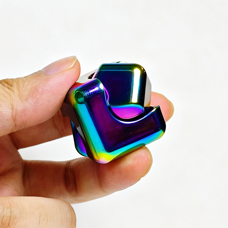 Cubo Rotante in Metallo a Form - Cool Office Tech Gadgets recensione e prezzo